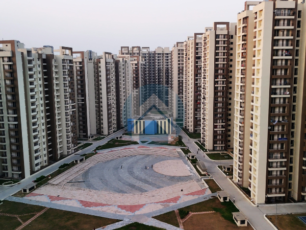 Amrapali Golf Homes logo